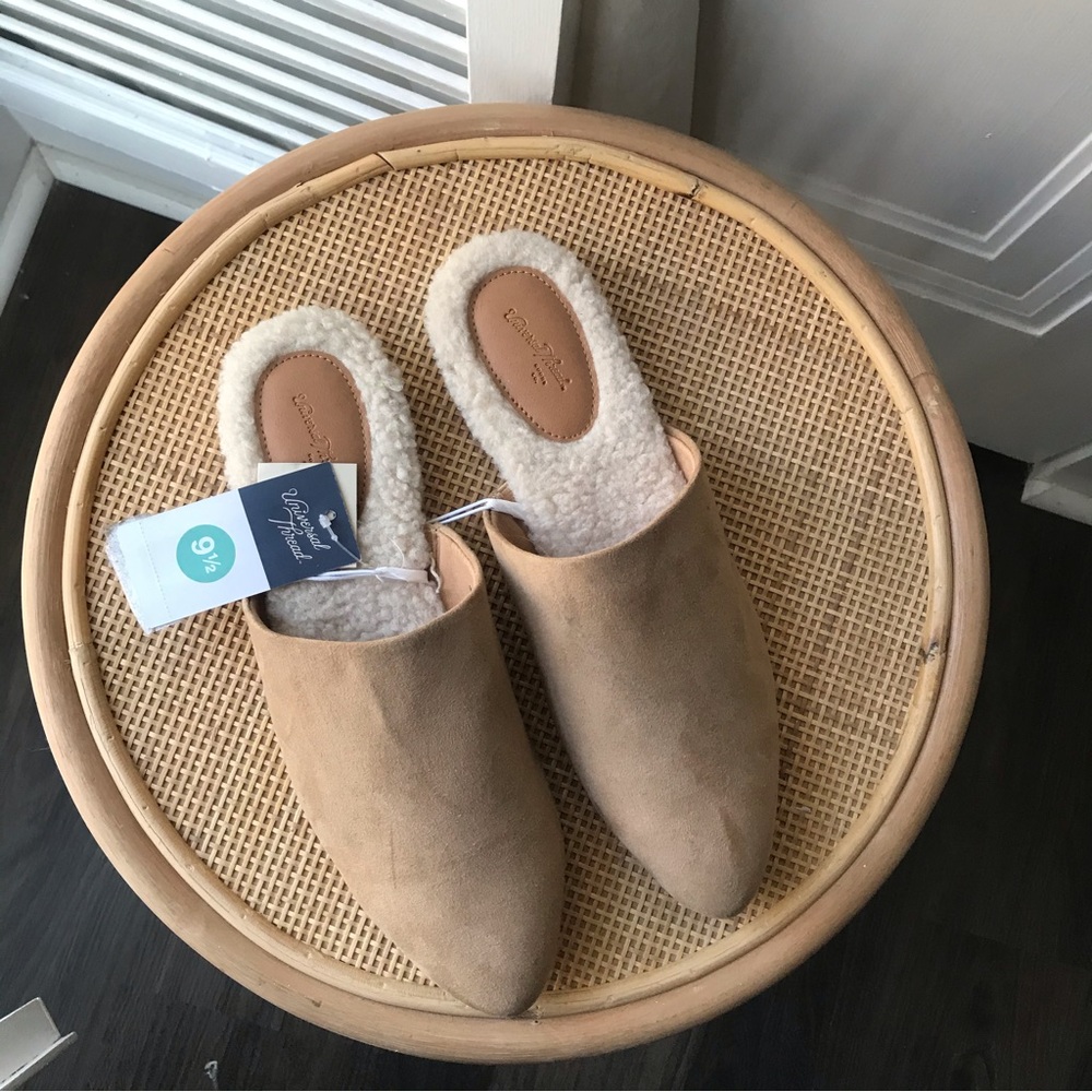 Nwt 9.6 slip on Sherpa shoes